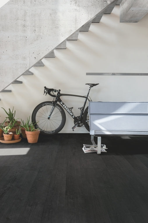 Quick-Step Impressive IM1862 - Gebrande planken - Zwart laminaat Shou Sugi Ban