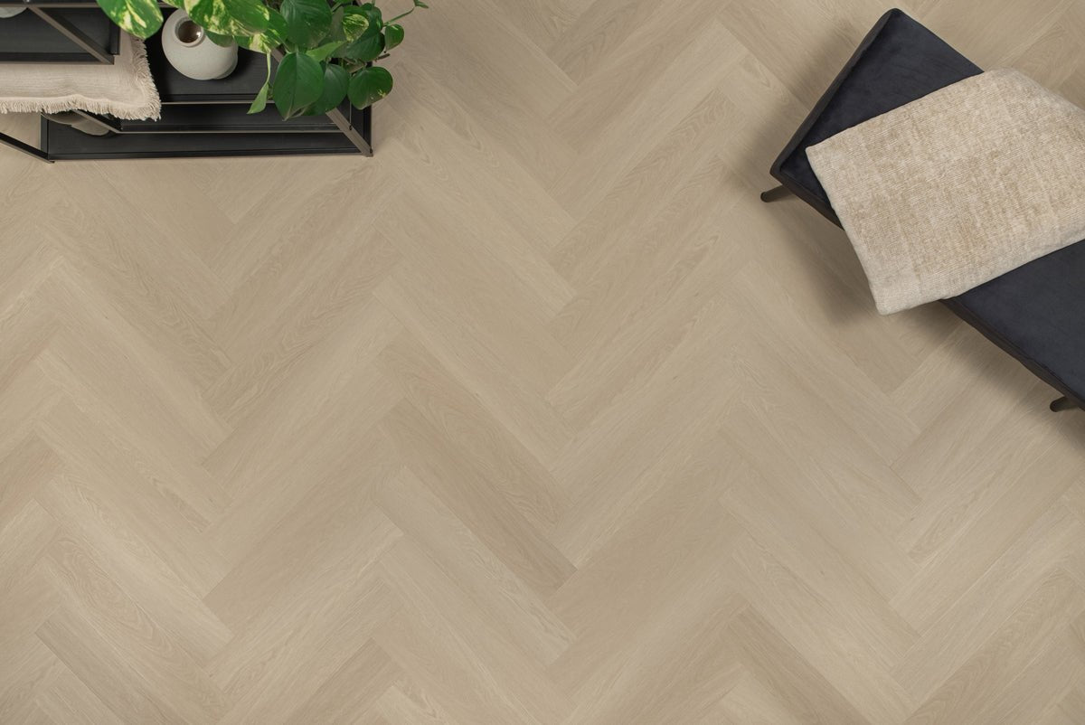 Floer Beige Eiken Visgraat Click PVC FLR - 3931 - Solza.nl