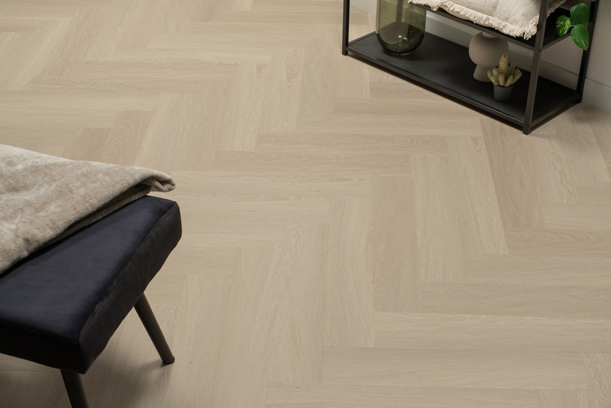 Floer Beige Eiken Visgraat Click PVC FLR - 3931 - Solza.nl