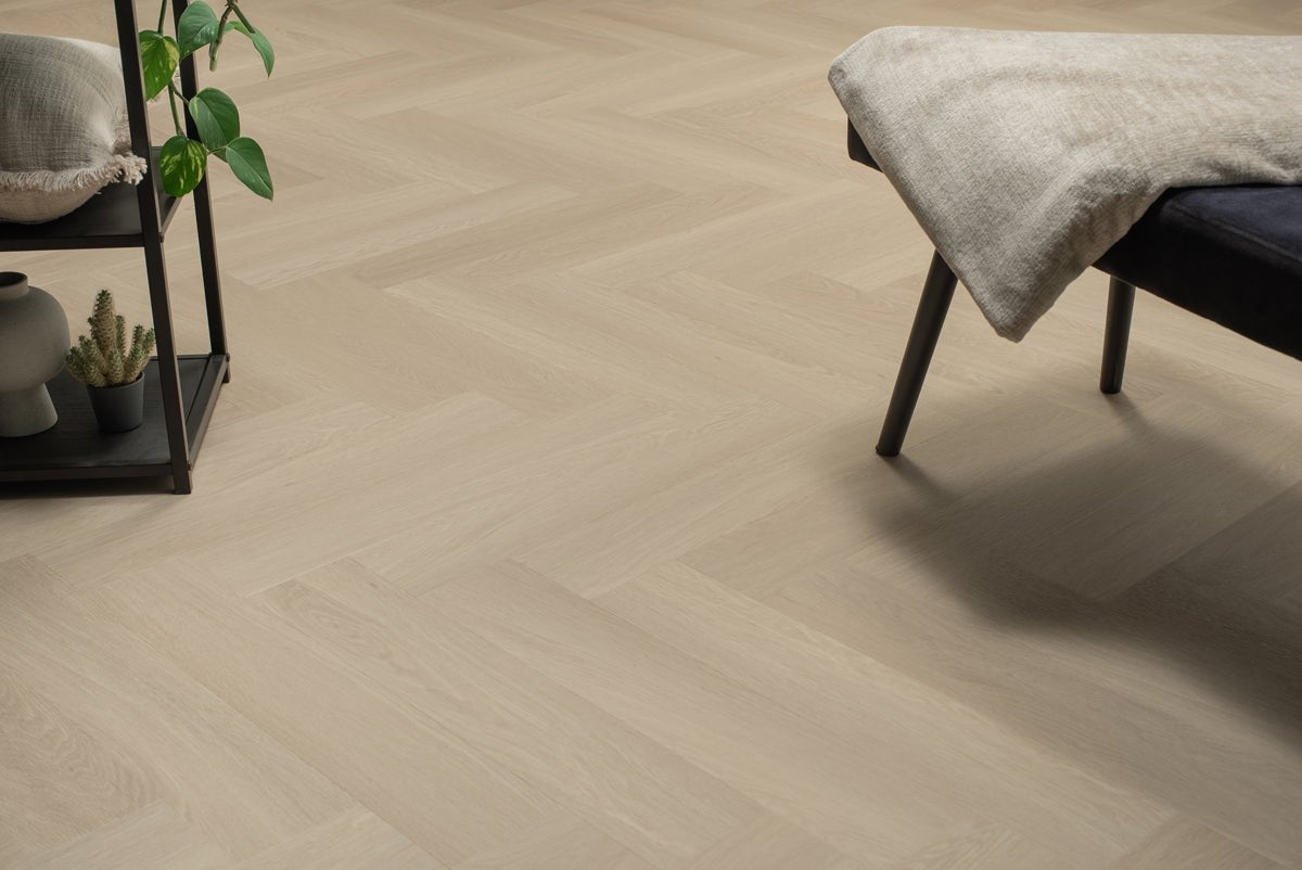 Floer Beige Eiken Visgraat Click PVC FLR - 3931 - Solza.nl