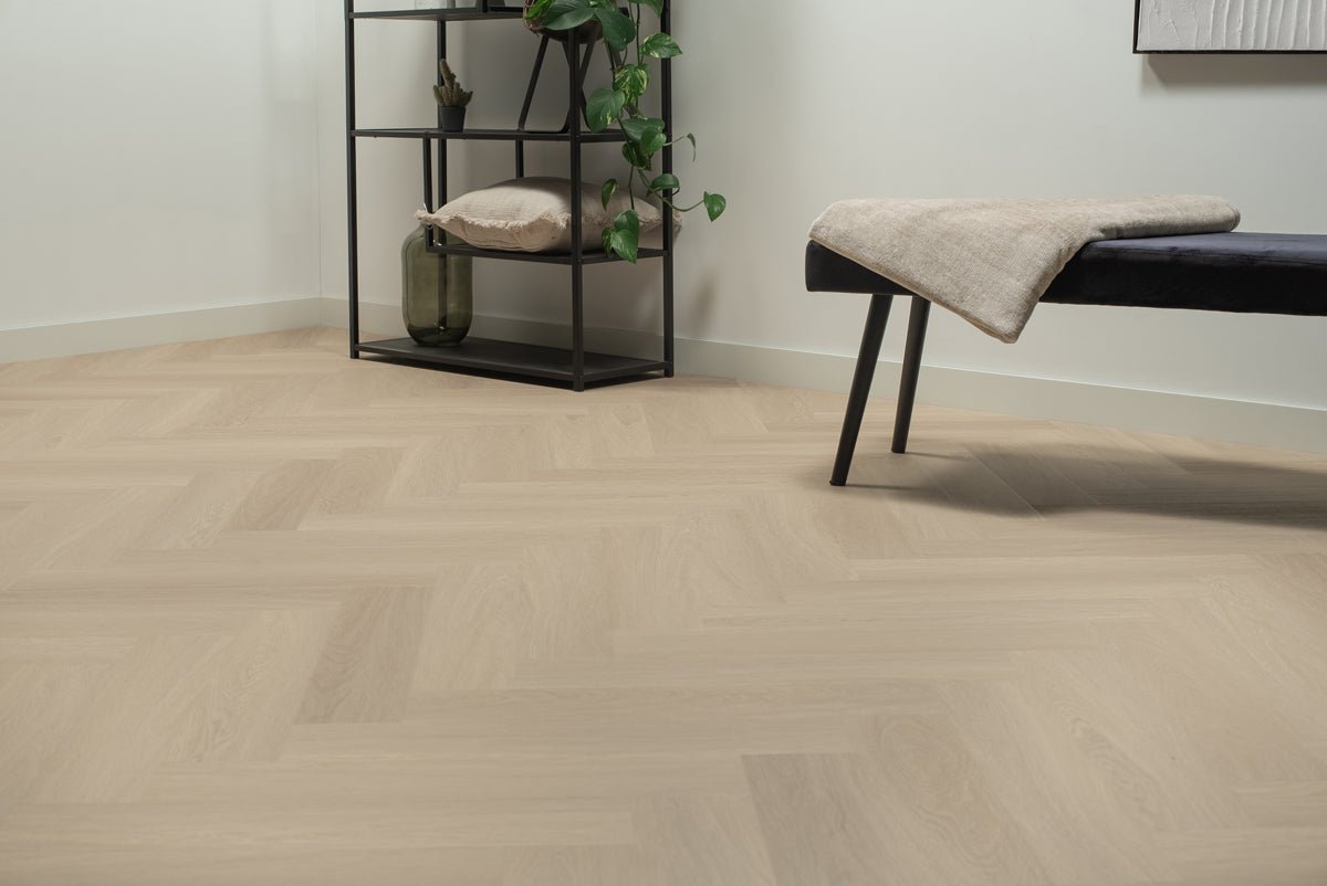 Floer Beige Eiken Visgraat Click PVC FLR - 3931 - Solza.nl