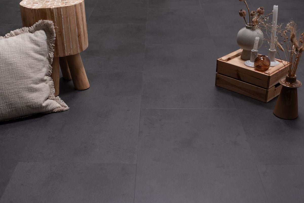 Floer Betonlook Zwart Tegel Click PVC FLR - 3802 - Solza.nl