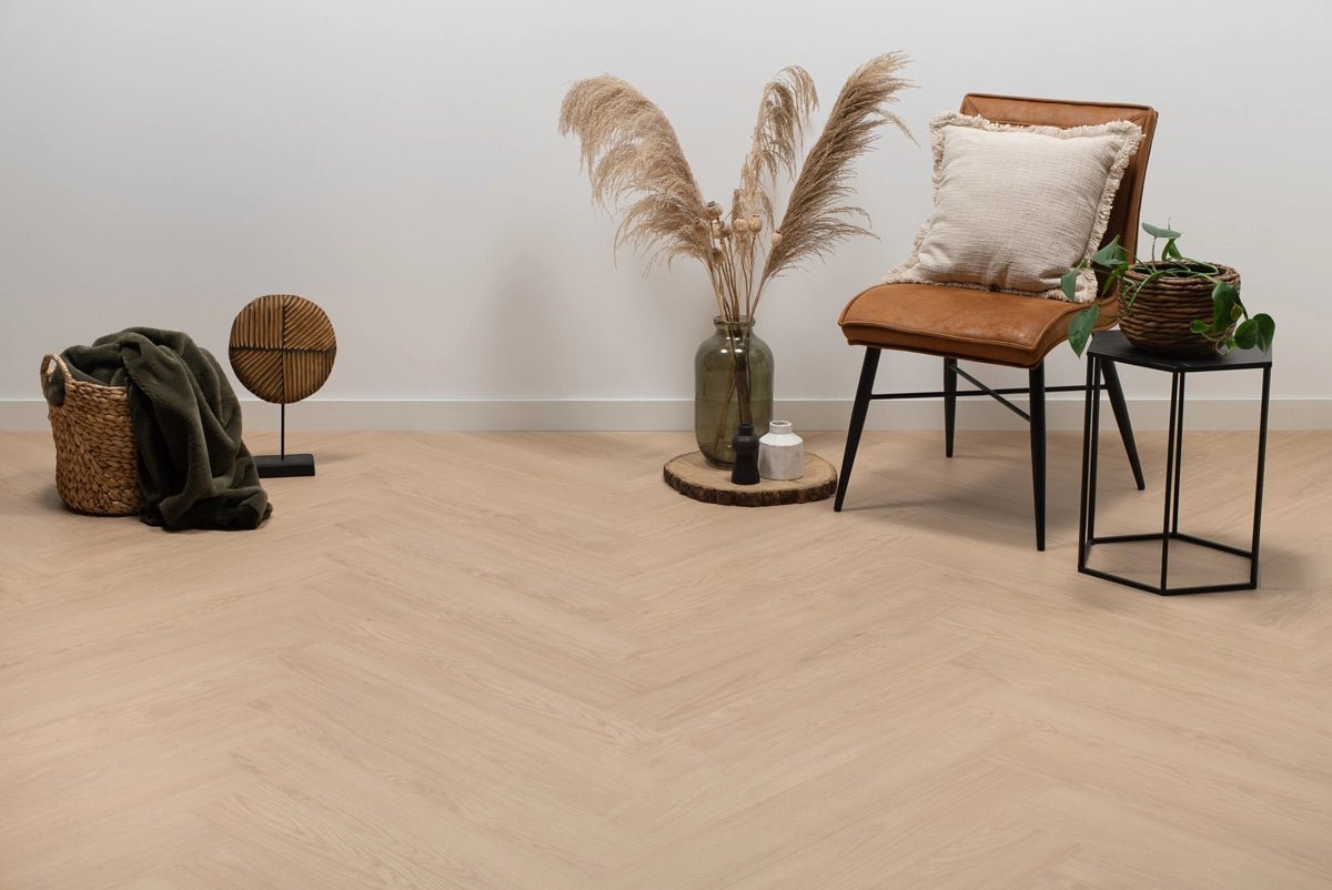 Floer Humphrey Hazelbruin Hybride Laminaat Walvisgraat FLR - 1616 - Solza.nl