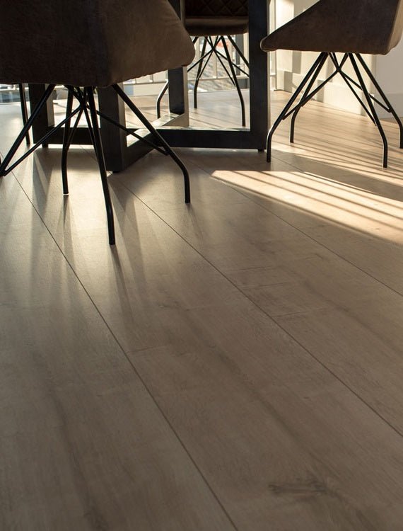Floer Lichte Eik Hybride Laminaat Landhuis FLR - 1026 - Solza.nl