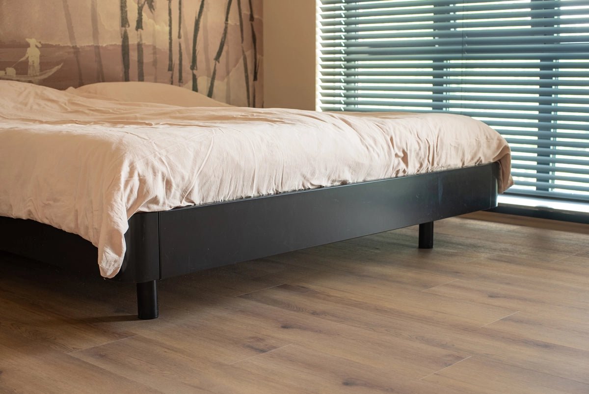 Floer Nootdorp Nootbruin Eiken FLR - 3046 - Dorpen Plak PVC - MEGAMAT - Solza.nl