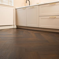 Vivafloors Black Forest - Naaldhout 4540 - Visgraat Plak PVC - Solza.nl
