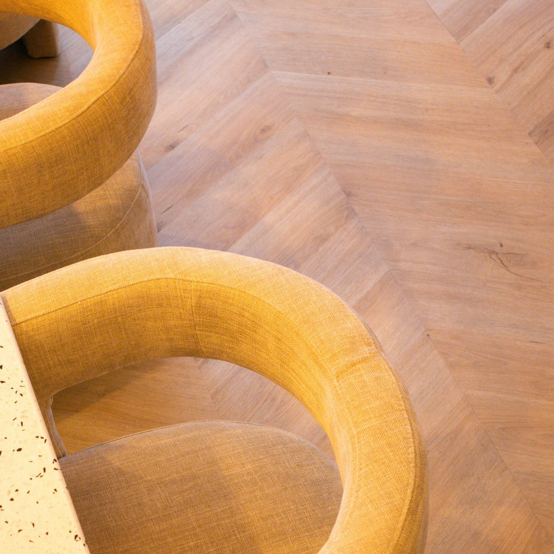 Vivafloors Luxor - Eiken 7230 - Hongaarse Punt Plak PVC - Solza.nl