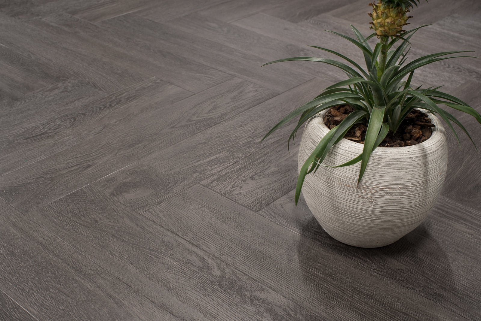 Floer Visgraat PVC Carbonzwart Eiken - Solza