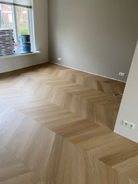 Floorlife Yup Fulham Chevron Warm Oak 1614 Dryback PVC - Hongaarse Punt - Solza.nl