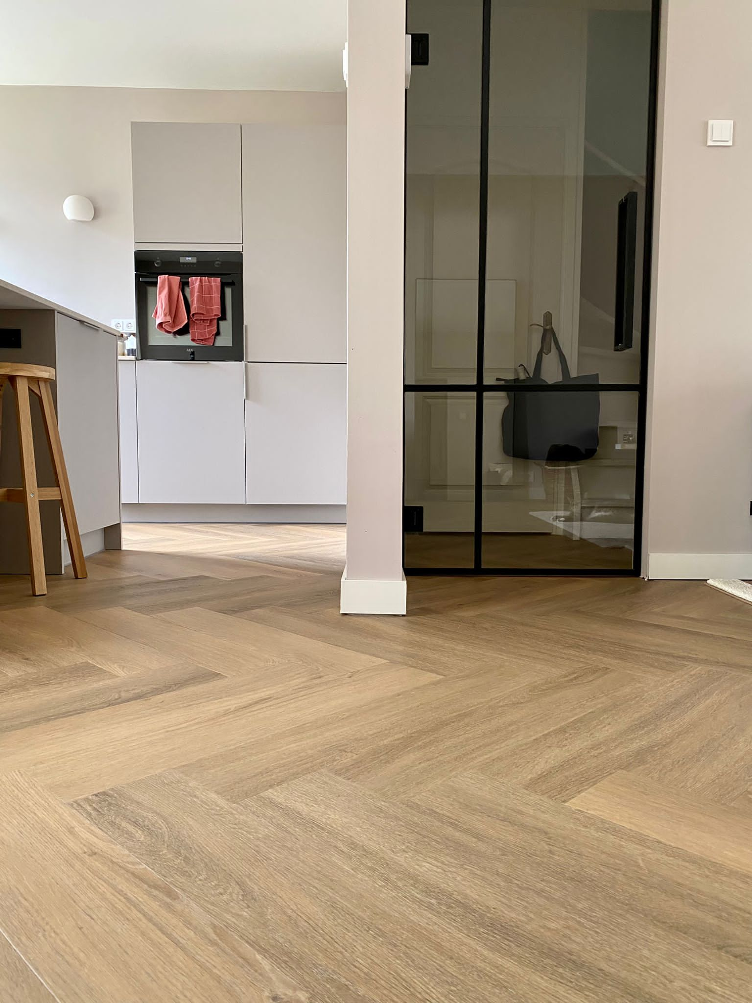 Floorlife YUP Sutton Herringbone Dryback Warm Natural 1503 Dryback PVC - Solza.nl