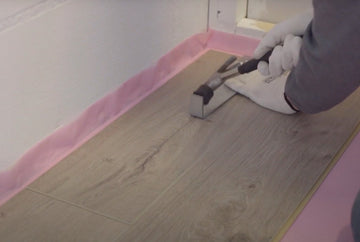 Solza Legservice - Recht Laminaat / Rigid Click PVC per m2 (inclusief plaatsen ondervloer en plakplinten)